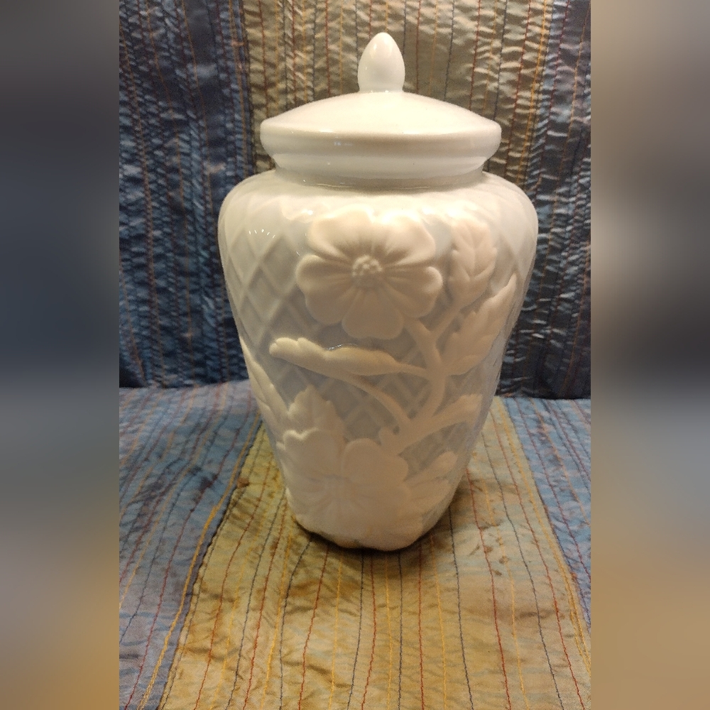 Battery Operated Ceramic Lantern/Vase